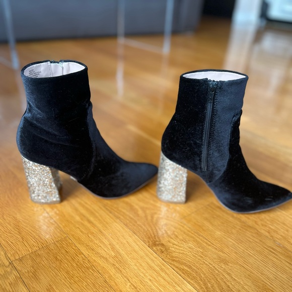 Womens Betsey Johnson Kacey Black Velvet Glitter Block Heel Booties Size 7!! - Picture 3 of 8